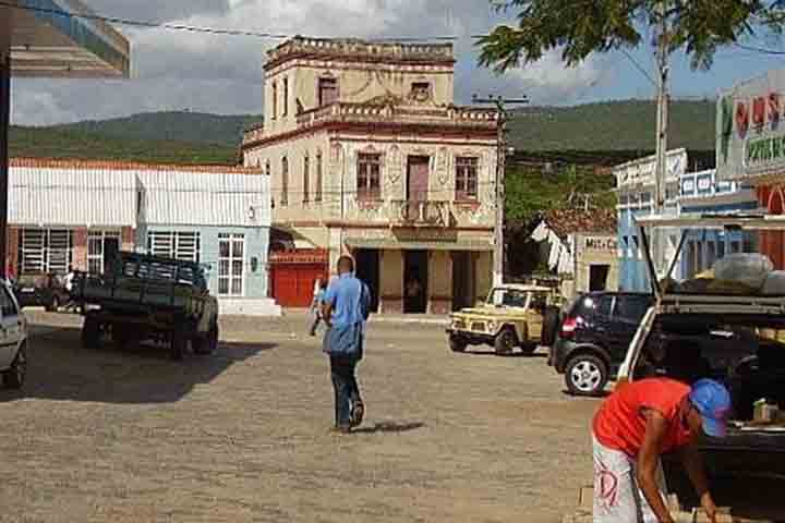 Os dois genros de Francisco, construíram suas residências no local onde se encontra a atual cidade de Santa Inês, na Bahia.