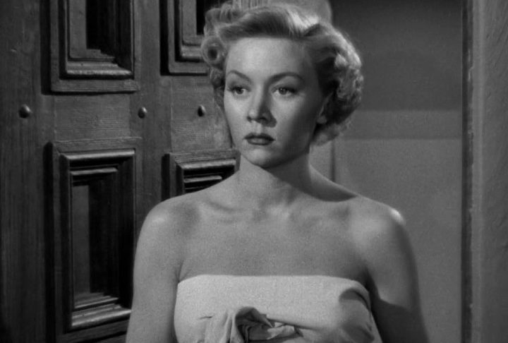 Grahame rapidamente se destacou por sua beleza marcante, voz aveludada e por interpretar mulheres sensuais, ambíguas e emocionalmente complexas. 