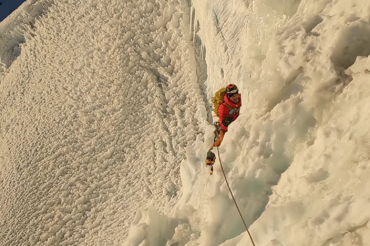 Por conta da escalada técnica e desafiadora, o Artesonraju é um destino cobiçado por alpinistas experientes.