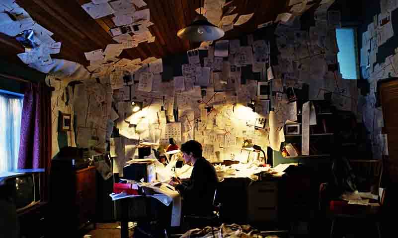 Nele, um jovem desenvolvedor tenta adaptar um livro de escolhas múltiplas para videogame, mas acaba perdendo o controle sobre a realidade - ou será o espectador quem perde? Bom lembrar que o episódio será removido do catálogo da Netflix, o que torna sua experiência ainda mais rara e colecionável.