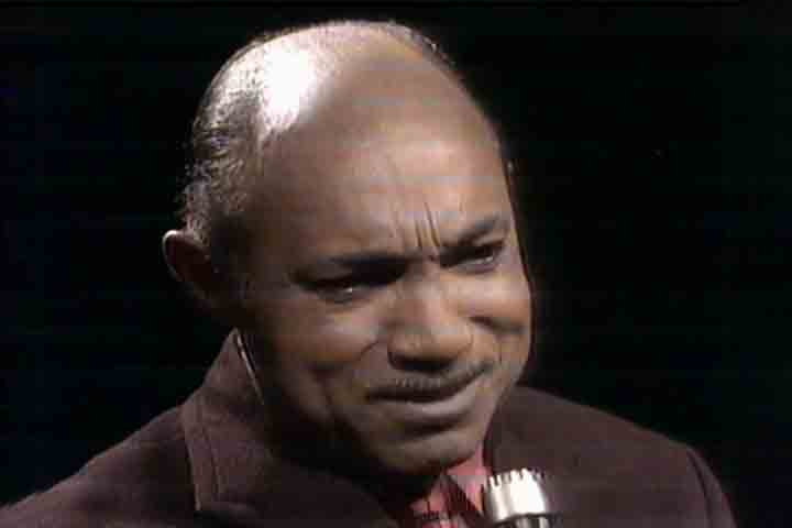 Em resposta inicial, a Warner alegou que a música teria sido devidamente licenciada e que, nos anos 1940, era comum não dar crédito a autores nesse tipo de situação. Cooley, que representa a família, contestou os dois pontos, destacando que não há provas de licenciamento e que a ausência de créditos não justifica a omissão histórica.
