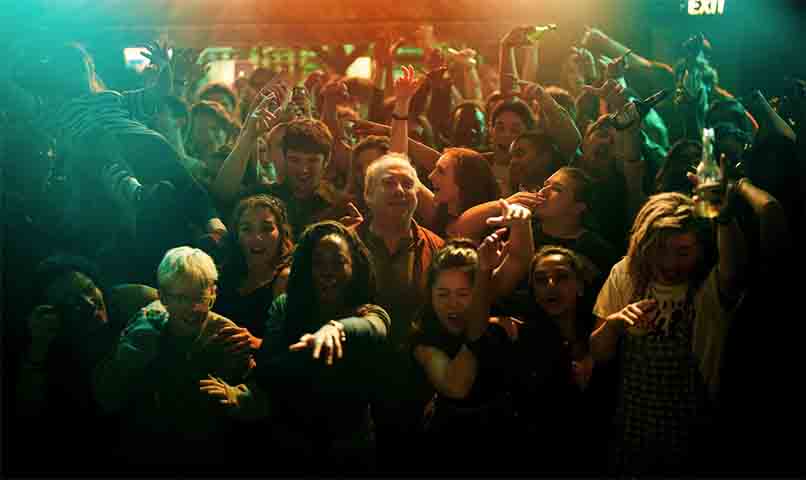 Em Eulogy (S07E05), um homem descobre uma forma de viajar no tempo revivendo momentos capturados em antigas fotografias. Uma história melancólica sobre nostalgia, perdas e a impossibilidade de mudar aquilo que já foi vivido.