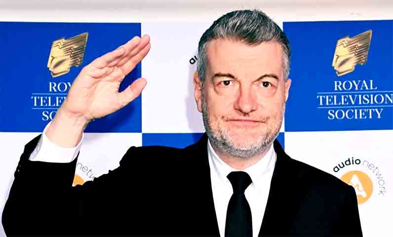 Mesmo com diferentes diretores e elencos, Brooker garante a identidade única da série, que permanece coerente em sua proposta de nos confrontar com as consequências da era digital.