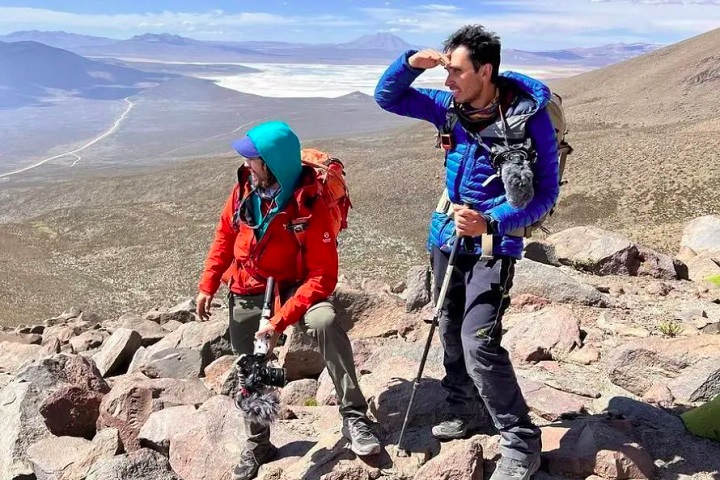Com experiência internacional, liderou expedições no Brasil, Andes e Himalaia, além de participar de nove missões na Antártida, onde trabalhava com segurança e logística. 