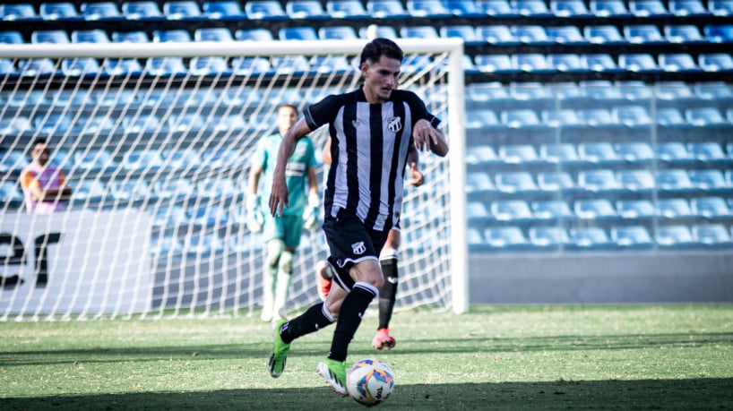 João Gabriel, volante do Ceará 