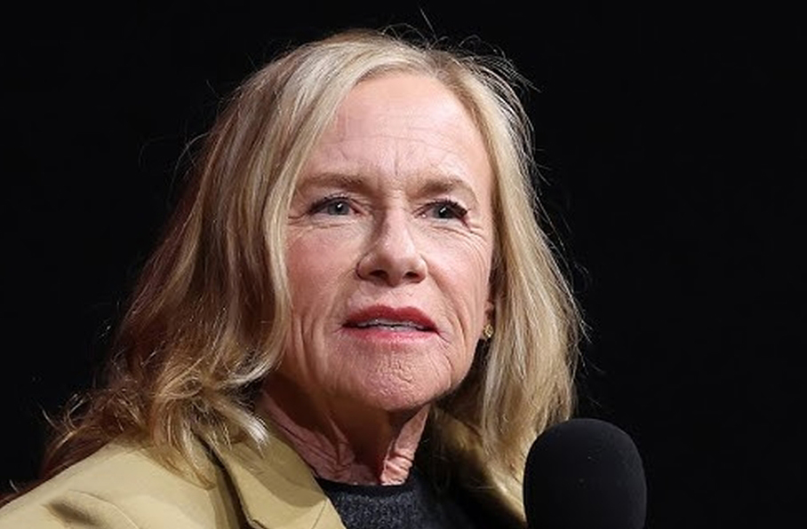 Além de “A Hora do Mal”, Amy segue ativa em projetos variados. Cada novo papel reafirma sua vitalidade artística marcada por intensidade e autenticidade. Ao transmitir, ainda, emoção com naturalidade – característica que a diferencia de muitos colegas –, se mantém fortemente relevante na indústria cinematográfica.