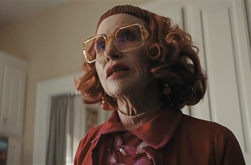 O papel em A Hora do Mal (2025) também rendeu a Amy uma indicação ao Globo de Ouro 2026 na categoria de Melhor Atriz Coadjuvante. O prêmio no Critics Choice Awards 2026, aliás, conecta sua história atual às raízes de uma trajetória que começou em sua cidade natal.