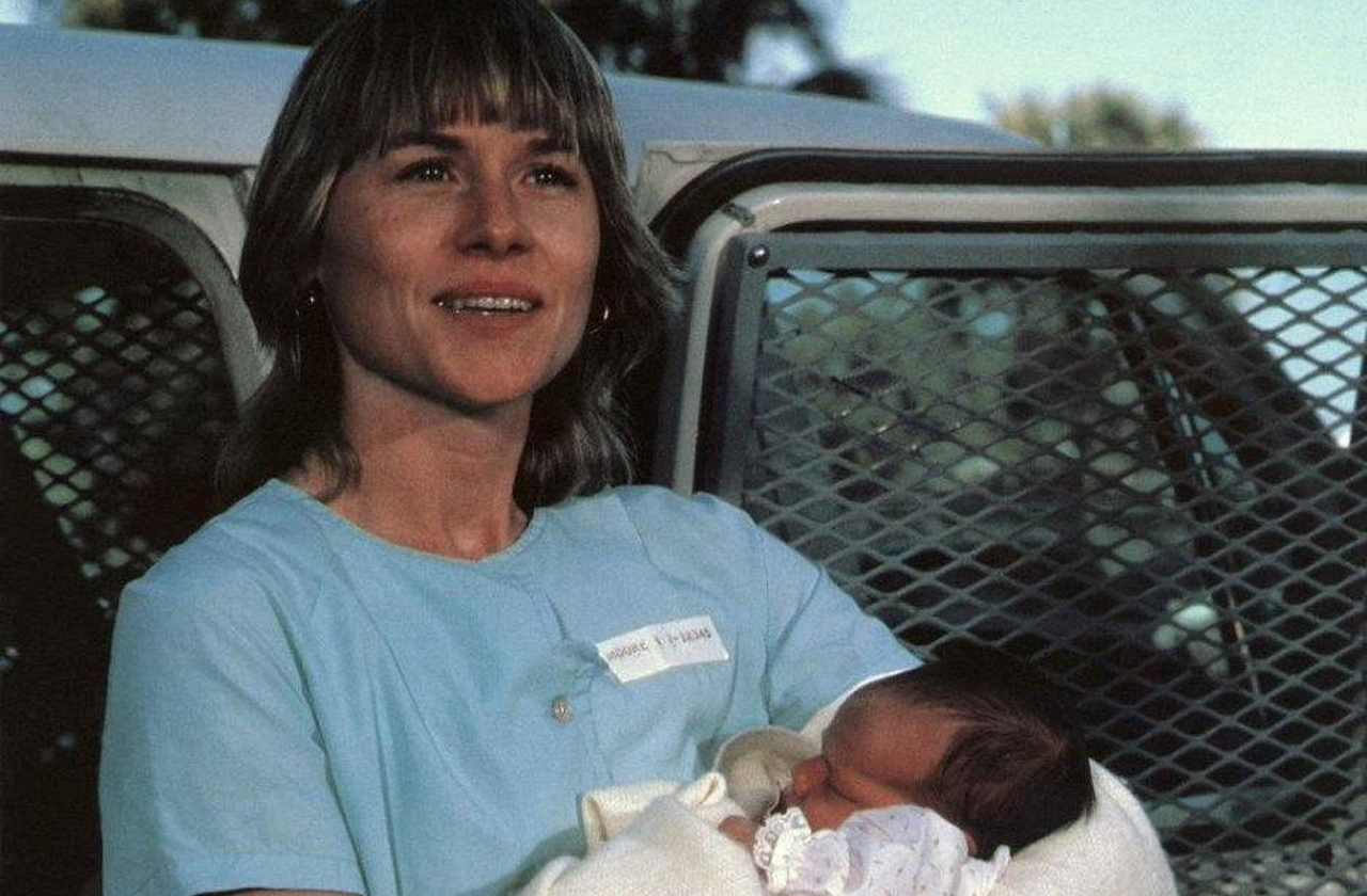 Sua estreia cinematográfica ocorreu nos anos 1980, período fértil para novos talentos. Ela chamou atenção pela naturalidade e força interpretativa. Esses primeiros papéis revelaram sua versatilidade e, assim, ela rapidamente se consolidou em Hollywood.