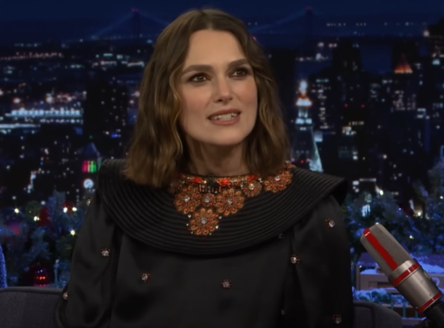 Knightley afirmou ainda que essa fase a levou a enfrentar inseguranças profundas e que foram necessários muitos anos de terapia para compreender e superar os efeitos daquela experiência. Apesar das dificuldades, ela reconhece que “Piratas do Caribe” foi decisivo para sua trajetória profissional.
