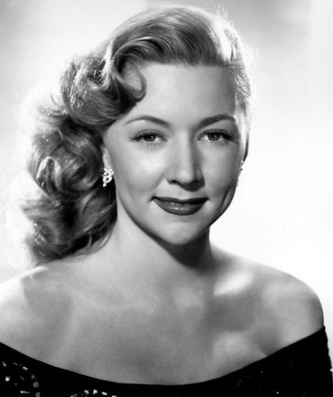 Em 1965, após o nascimento do segundo filho do casal, Gloria tentou suicídio, e a justiça concedeu a guarda das crianças a Tony, considerando-o o menos instável dos dois.