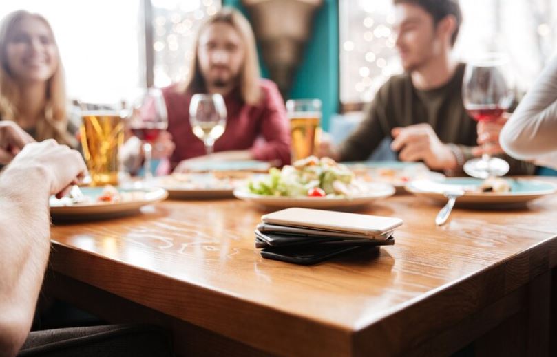 Controlar a alimentação e o ritmo ao comer ajuda a evitá-lo. Geralmente, as pessoas comem rápido demais. É necessário ter moderação na hora da refeição. 