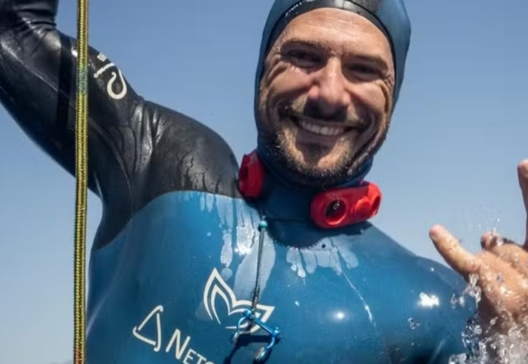 O croata Vitomir Maričić entrou para o Livro Guinness dos Recordes ao permanecer submerso por 29 minutos e 3 segundos numa piscina. A marca, registrada em junho de 2025, superou em quase cinco minutos o recorde anterior, de 24 minutos e 37 segundos.