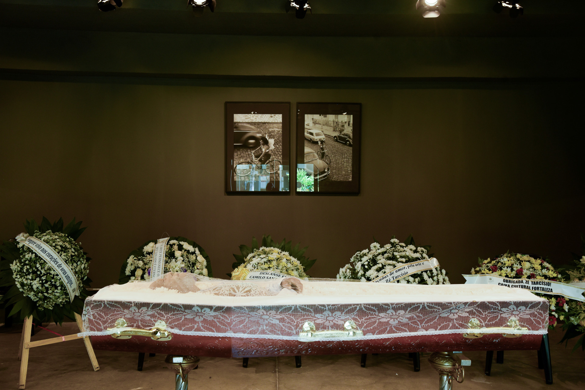 Vel&oacute;rio de Z&eacute; Tarc&iacute;sio reuniu amigos, familiares, artistas e autoridades na Multigaleria do Centro Drag&atilde;o do Mar de Arte e Cultura