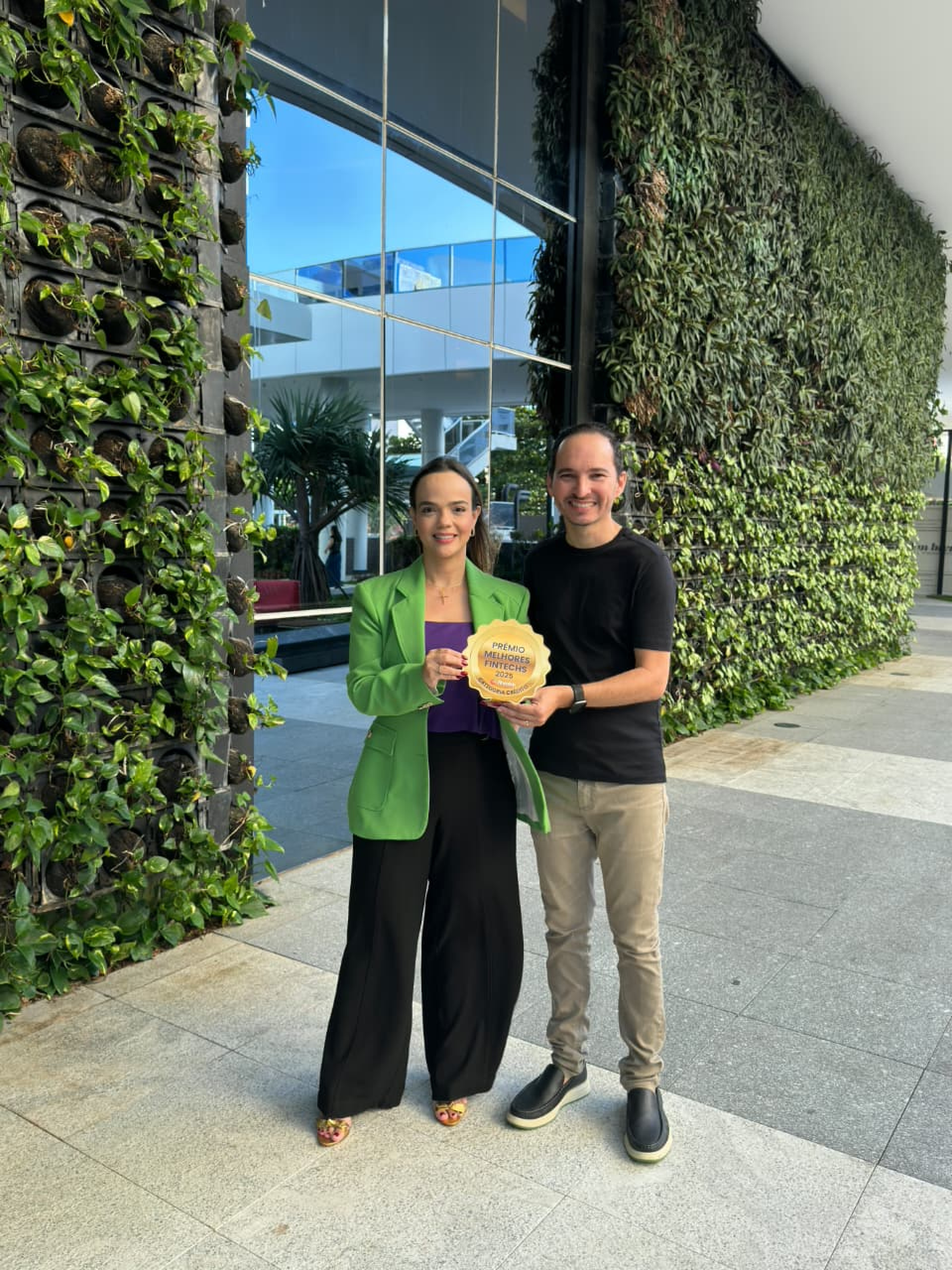 Fundadores Keliane Maciel e Pedro Alcino, respectivamente CFO e CEO da AppCr&eacute;dito 