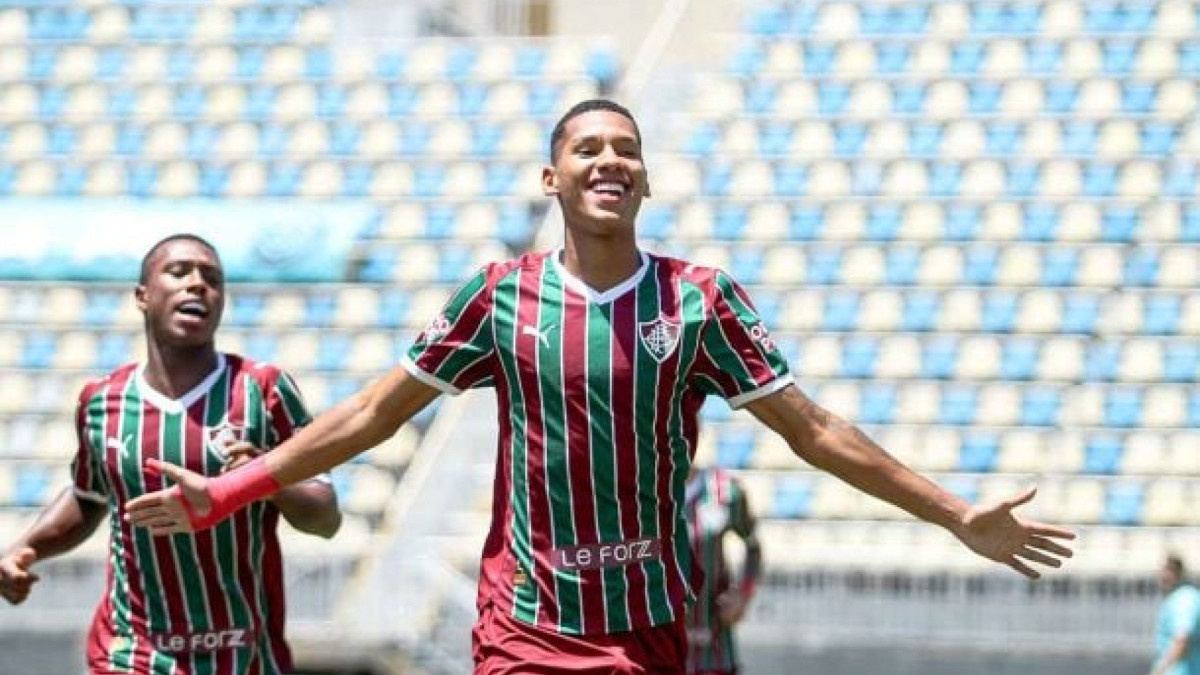 Moleques de Xerém, mesmo com time misto, vencem por 2 a 1 e agora vão enfrentar o Referência-SP