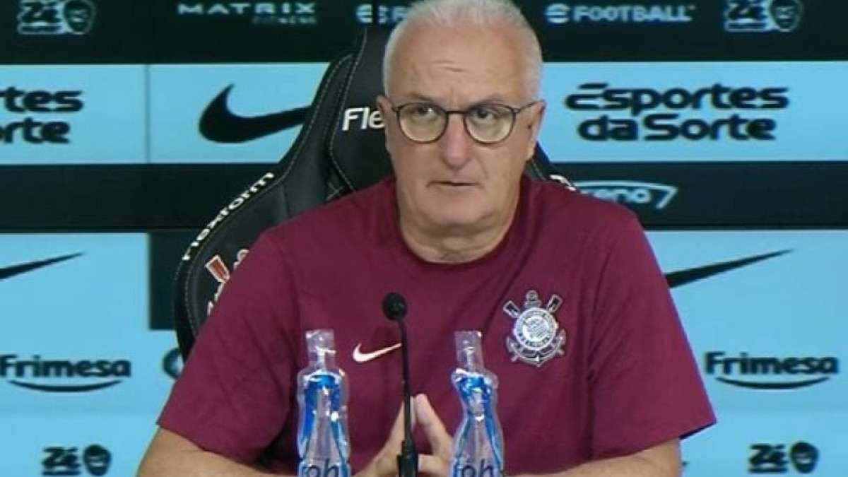 Treinador também analisou a importância dos laterais no modelo de jogo da equipe