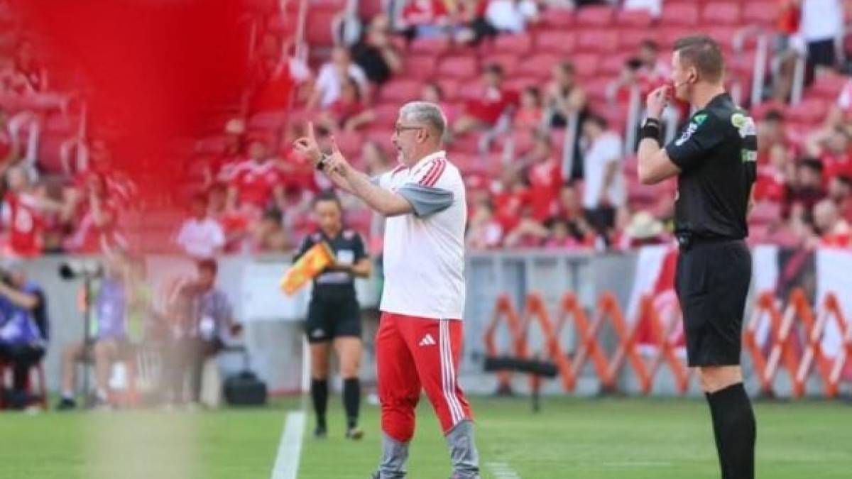 Pablo Fernandez afirma que definição da escalação contra o Monsoon dependerá de reunião com o departamento de futebol