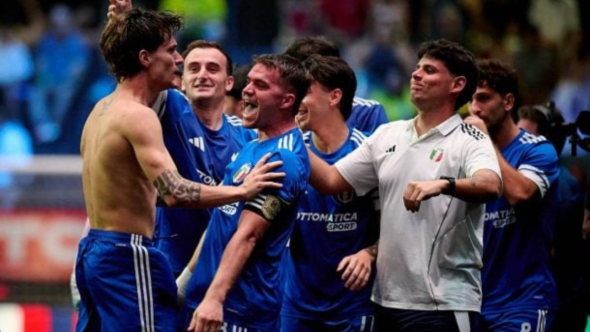 Colombo brilha com um hat-trick e italianos avançam direto para as quartas de final da competição