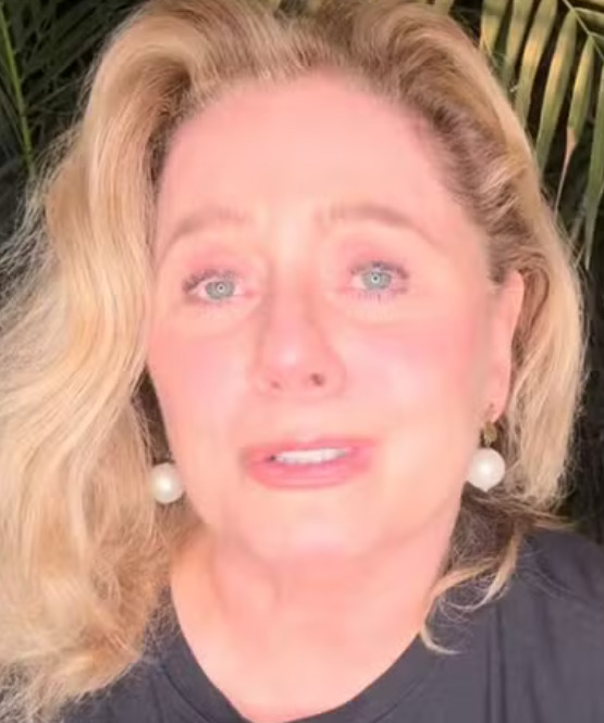 A atriz disse que estava na rua quando recebeu a notícia de morte de Manoel Carlos.  Ela publicou: Foi cedo, meu amor. Tantas coisas que você criou. Tantas personagens e novelas, histórias.