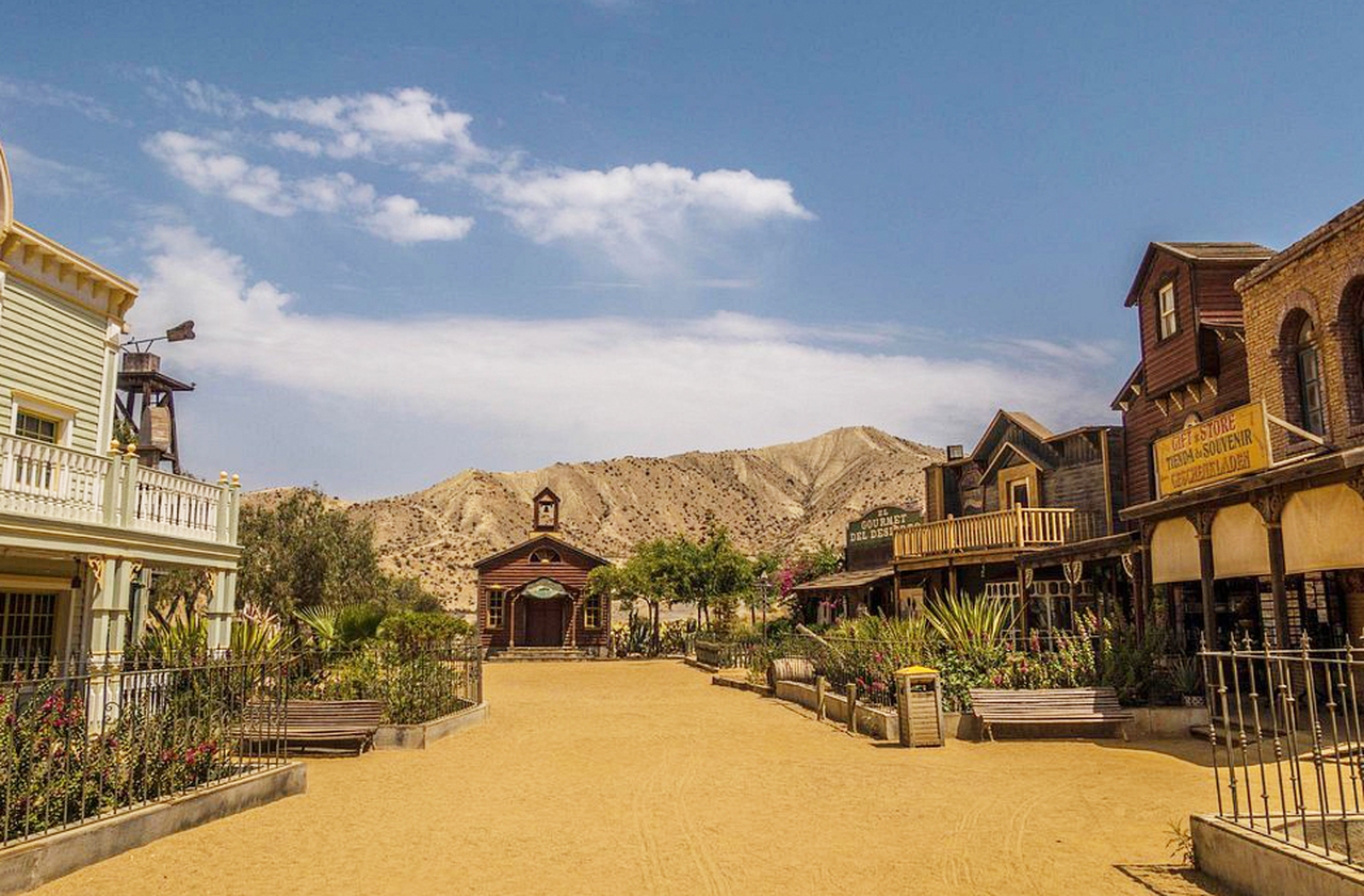 O Deserto das Tabernas é mais que um cenário árido. É um espaço onde a realidade se mistura com a ficção. Entre luzes intensas e formações alienígenas, ele guarda histórias eternas. Um tesouro europeu que continua a fascinar gerações.