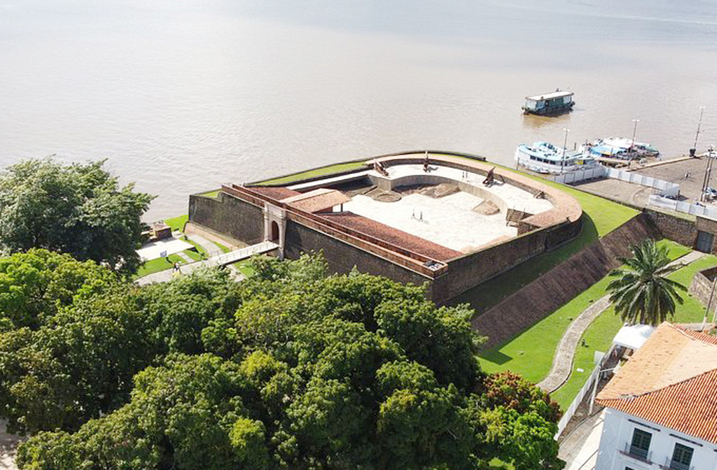 O Forte do Presépio, fundado em 1616, é a primeira construção de Belém do Pará e marco da colonização portuguesa na Amazônia. Hoje abriga o Museu do Encontro, com acervo indígena e arqueológico.


