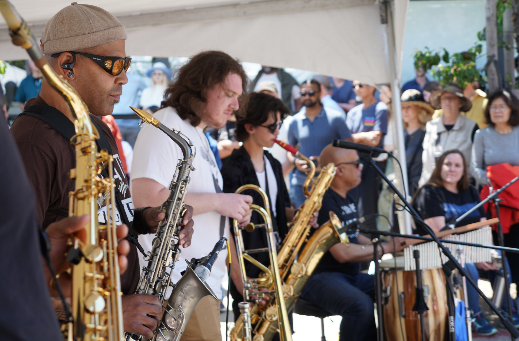 Com mais de 78 teatros e festivais como o San Francisco Jazz Festival, a cidade tem uma cultura vibrante. Assim, tornou-se referência em arte, música e dança.