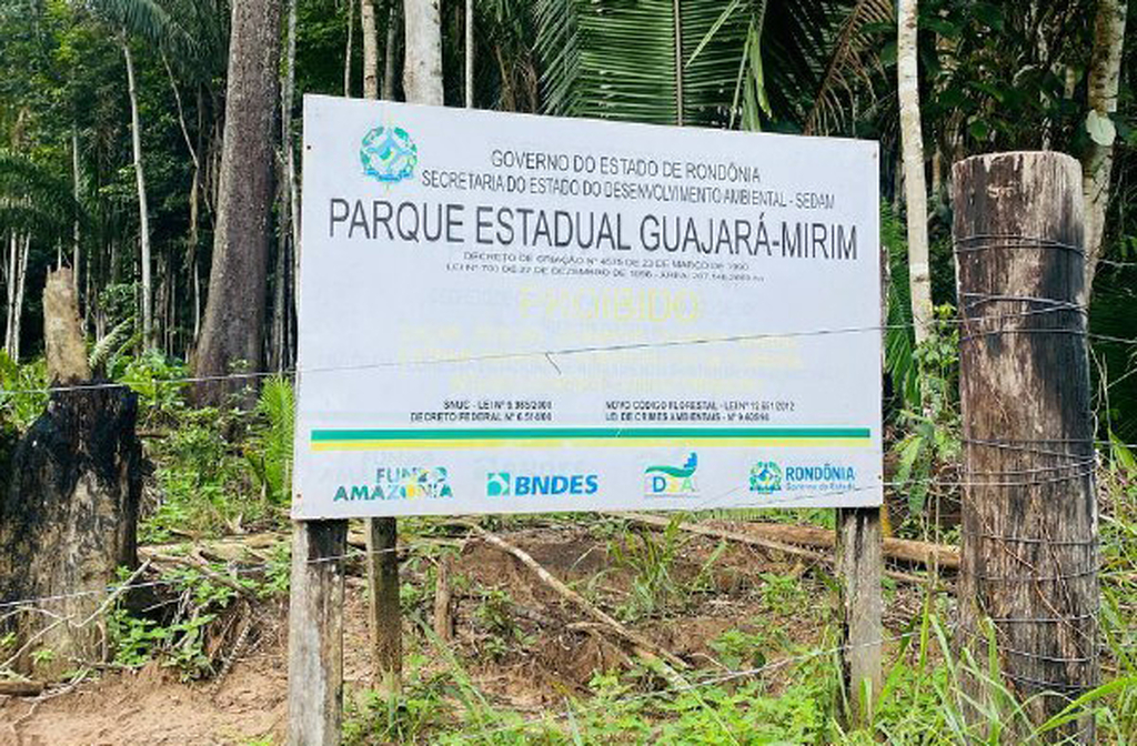O parque é uma área de conservação com trilhas, mirantes e rica biodiversidade. É ideal para caminhadas ecológicas e observação de aves. Onças, macacos e botos podem ser avistados com sorte e paciência. Guias locais oferecem passeios interpretativos pela floresta. É um exemplo de preservação em meio à urbanização.