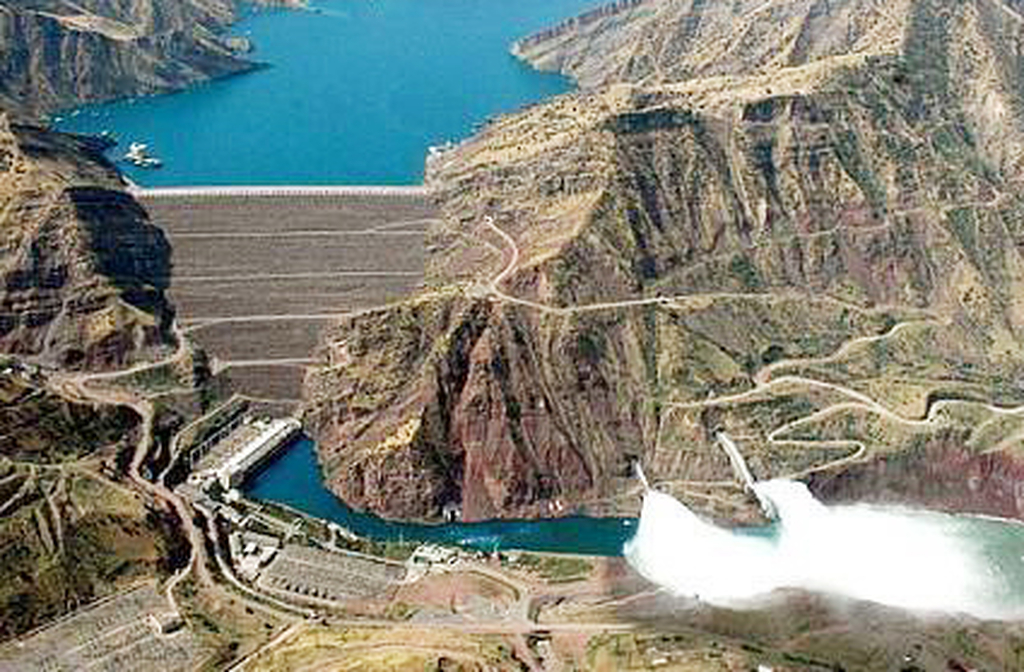 Represa de Nurek  (Tajiquistão), no Rio Vakhsh: É uma das mais altas do mundo, com 304 metros de altura. Possui capacidade instalada de 3.015 megawatts, abastecendo 70% da eletricidade do país e irrigando vastas áreas agrícolas. É considerada um marco da engenharia soviética e passa por modernizações para aumentar.
