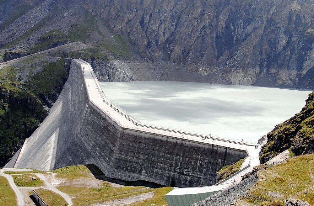 Represa de La Grande Dixence (Suíça), no Rio Dixence: É a maior represa de gravidade do mundo, com 285 metros de altura. Armazena água de 35 geleiras alpinas e forma o Lac des Dix, um dos maiores lagos acima de 2 mil metros de altitude. Gera 2 mil GWh por ano e encara desafios climáticos com o derretimento acelerado das geleiras.