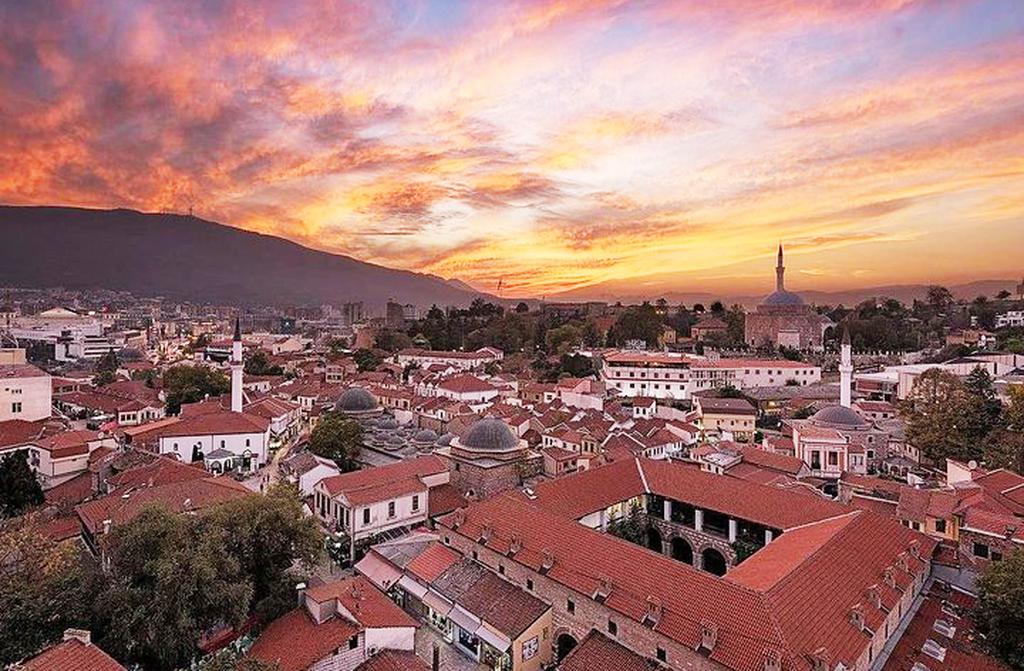 A pergunta do referendo incluía a possibilidade de futuras alianças com estados soberanos da ex-Iugoslávia. A Bulgária, aliás, foi o primeiro país a reconhecer a independência da Macedônia. O marco diplomático fortaleceu os laços regionais e acelerou o processo de inserção internacional do novo Estado.