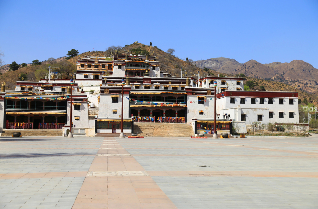 Enquanto a Mongólia é um Estado independente com soberania plena, a Mongólia Interior é apenas uma região autônoma da China. Essa diferença impacta diretamente na autonomia cultural, nas políticas públicas e na forma como cada território é representado internacionalmente.