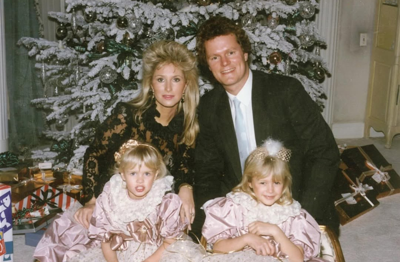 Nascida em Nova York em 1981, Paris é bisneta de Conrad Hilton, fundador da rede Hilton Hotels, filha de Kathy e Richard Hilton, e cresceu entre Beverly Hills e Manhattan – luxo e exposição midiática –, absorvendo desde cedo o universo da elite americana.


