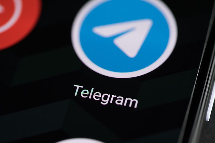 O Telegram, aplicativo com mais de 1 bilhão de usuários, enfrenta críticas por conta de sua moderação frágil de conteúdo extremista e ilegal.