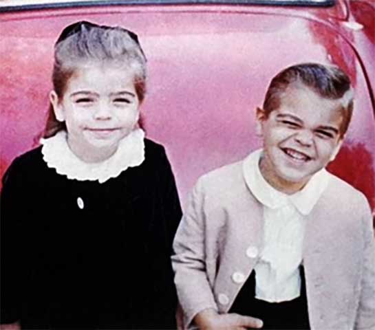 George Timothy Clooney nasceu em 6 de maio de 1961, em Lexington, no estado americano de Kentucky, em uma família ligada ao mundo do entretenimento. 
