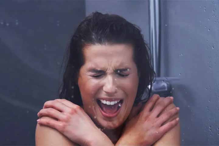 Ablutofobia - Medo intenso de tomar banho, lavar-se ou realizar qualquer tipo de higiene pessoal. Apesar de parecer incomum, essa fobia pode estar ligada a experiências traumáticas e gerar grande sofrimento, afetando a saúde física e a convivência social.
