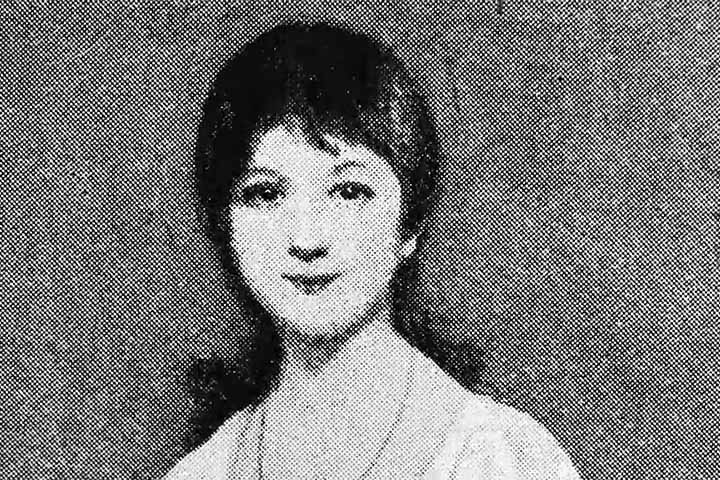 Ela nunca se casou, viveu grande parte da vida com a família e teve uma rotina aparentemente simples, dividida entre afazeres domésticos, convivência social e escrita. 
