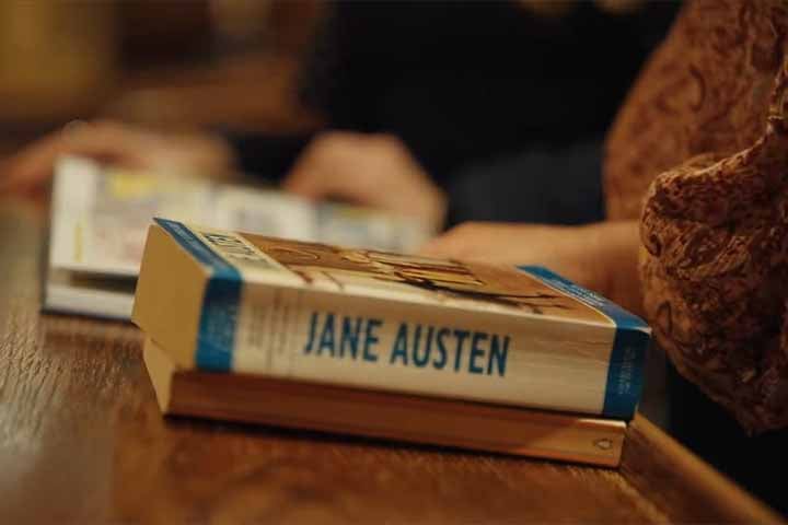 “Razão e Sensibilidade”, um dos romances mais emblemáticos de Jane Austen, ganhará mais uma adaptação cinematográfica, com estreia prevista para 11 de setembro de 2026 nos Estados Unidos, segundo a revista “The Hollywood Reporter”. 
