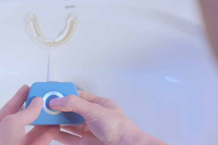 Desenvolvida pela empresa Y-Brush e apresentada na feira, a novidade não se limita à limpeza dos dentes.