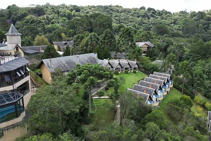 Em um país associado ao calor e às praias, Monte Verde se destaca como um refúgio de inverno capaz de surpreender até visitantes acostumados ao circuito turístico paulista.
