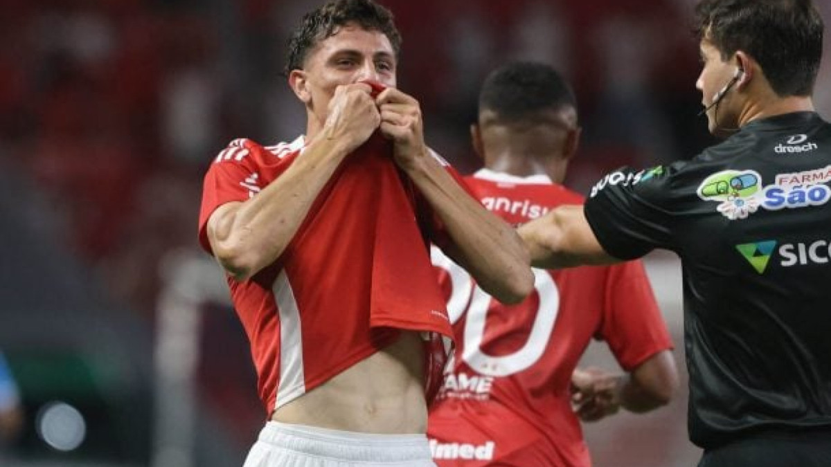 Contrato do atacante com o Colorado expira em menos de um mês. No único acordo até aqui está previsto uma renovação automática por três anos 