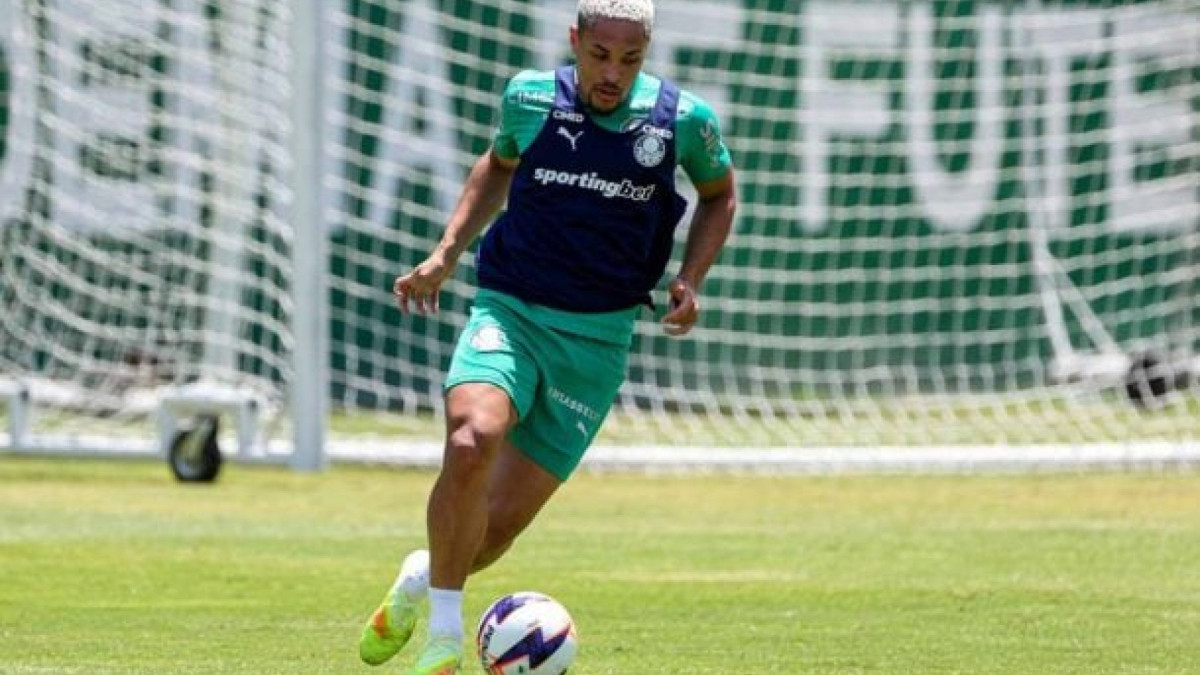 Atacante se recupera de entorse no tornozelo sofrida ainda na pré-temporada e não deve ser opção no duelo contra o Santos