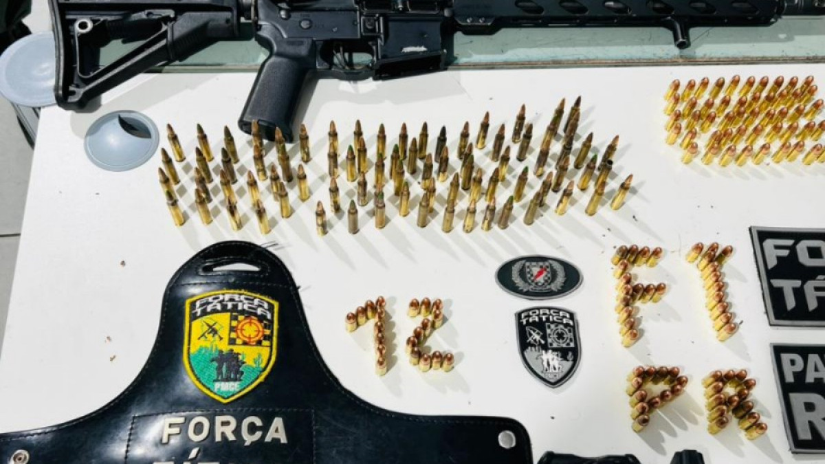 Apreensão de fuzil em Caucaia após confronto entre criminosos e a Polícia Militar 