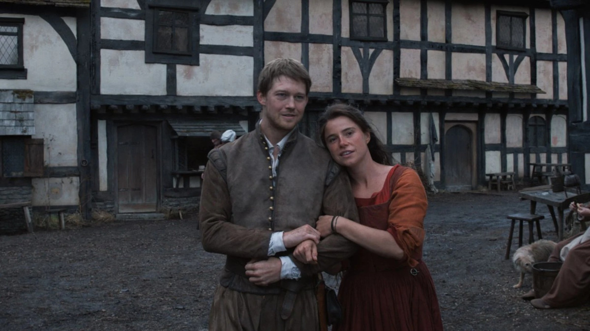 Joe Alwyn e Jessie Buckley em cena do filme 'Hamnet: A Vida Antes de Hamlet'