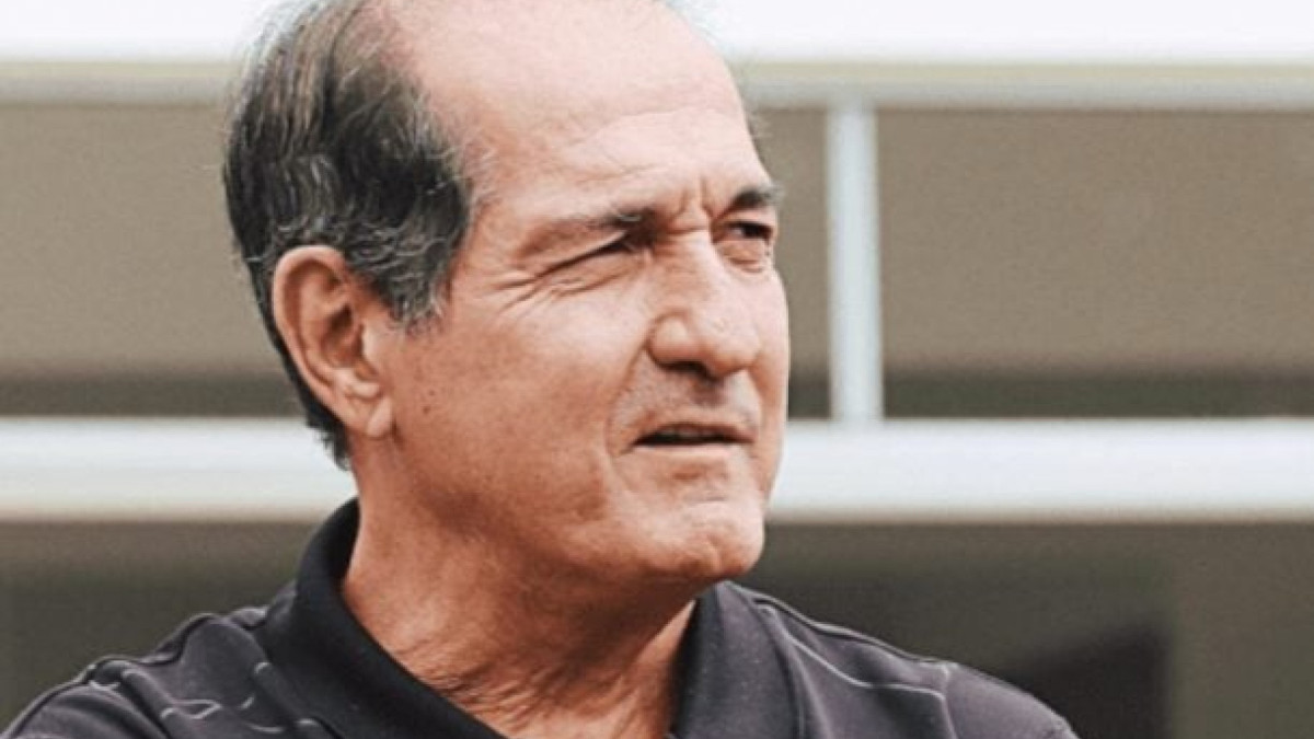 Coordenador de futebol está descontente com a política do clube e planeja largar o cargo antes do término do seu contrato