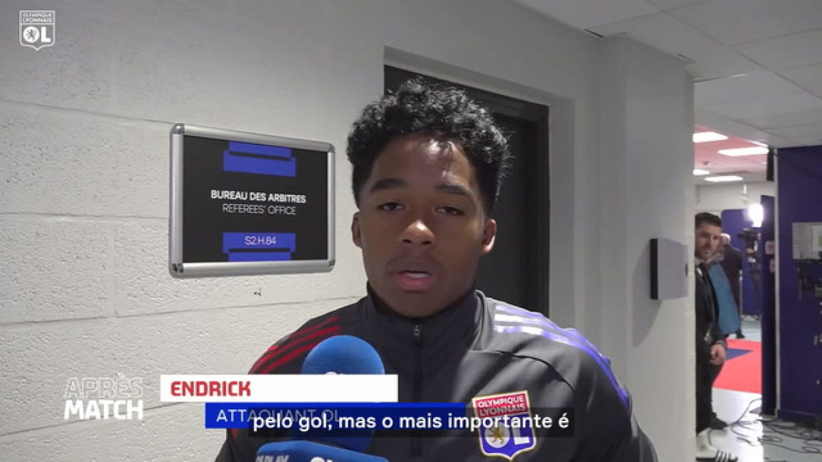Endrick celebra primeiro gol em estreia pelo Lyon