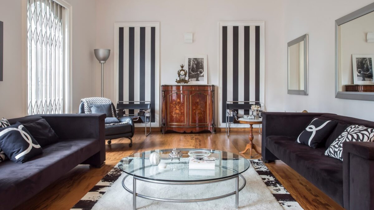 Maximalismo: veja como unir arte, objetos e afeto na decoração do lar