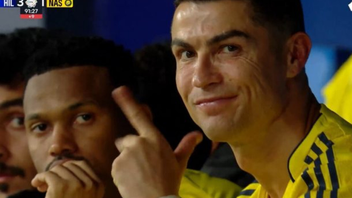 Português chega aos 959 gols, mas vê time levar a virada no clássico com dois pênaltis e expulsão de goleiro