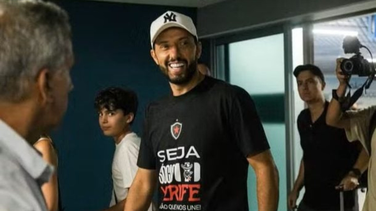 Meia, de 44 anos, chega à capital paraibana nesta segunda-feira (12), nos braços dos torcedores e é  visto como 