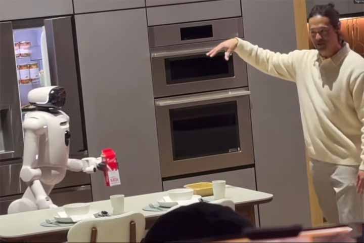 Após um 2025 marcado pela ascensão dos chamados agentes inteligentes, a IA passa a ocupar uma posição estrutural nas estratégias das fabricantes. 
