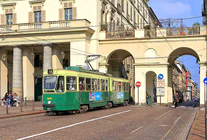 Piazza Vittorio Veneto, também conhecida como Piazza Vittorio, é uma praça da cidade de Turim, Itália, que leva o nome da Batalha de Vittorio Veneto em 1918.